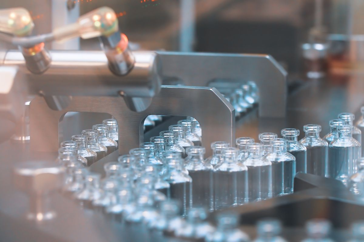 Glass bottles in production in the tray of an automatic liquid dispenser
